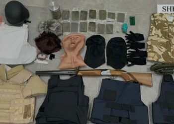 Kapen armë dhe jelekë antiplumb në Shkodër, prangoset një person