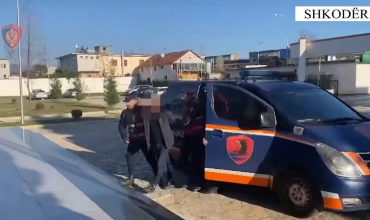 Tentoi t’i merrte paratë një shitësi, arrestohet 36-vjeçari