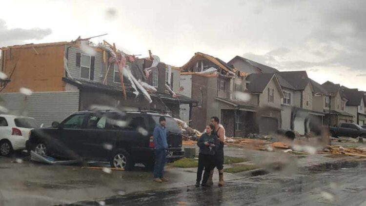 Stuhi dhe tornado në SHBA, gjashtë të vdekur dhe dhjetëra të plagosur
