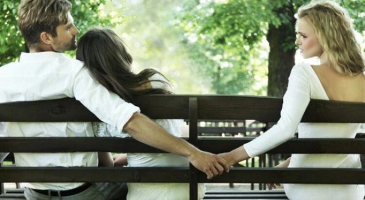 Detektivja shqiptare tregon kohën kur çiftet tradhtojnë më shumë