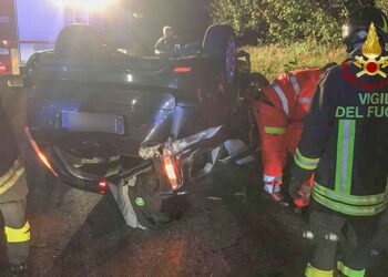 Ngjarje e rëndë në Itali/ Makina përfundon në kanal, vdesin 3 të rinj