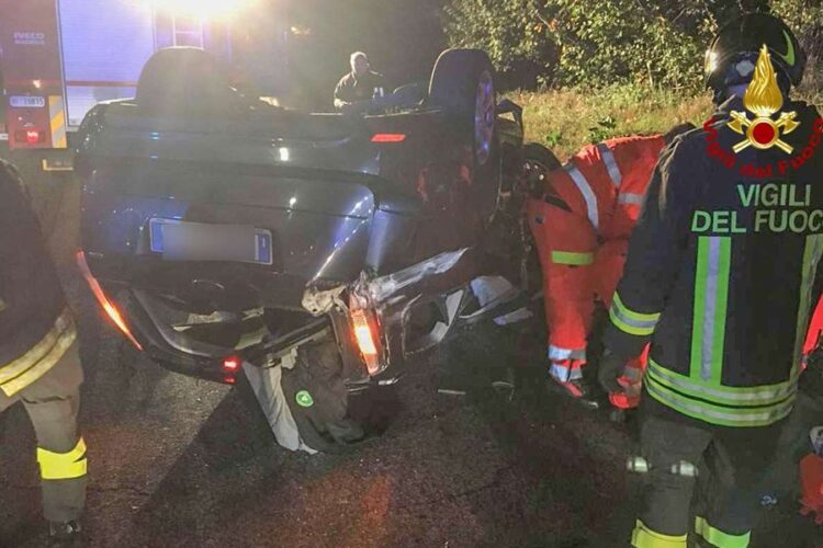 Ngjarje e rëndë në Itali/ Makina përfundon në kanal, vdesin 3 të rinj