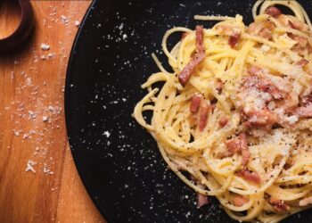 “Lufta e Shenjtë” në Itali për salcën karbonara