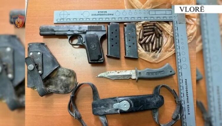 Fshehu në magazinë armë e municione, arrestohet 61-vjeçari në Vlorë