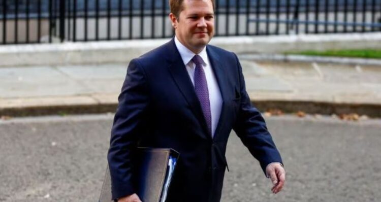 Dëbimi i emigrantëve në Ruanda, ministri britanik jep dorëheqjen