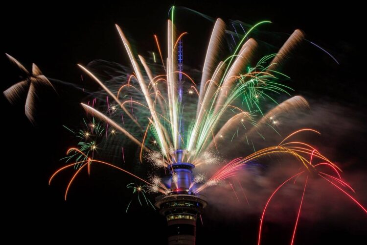 Mbërrin Viti i Ri në Zelandën e Re, spektakël fishekzjarrësh