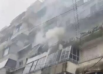 Përfshihet nga zjarri apartamenti  i një pallati në Durrës