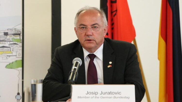 Deputeti gjermano-kroat: Të ‘ngrijnë’ negociatat e Serbisë në BE