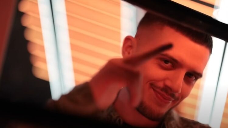 Po futem beqar e do dal vetë i dyti, këngëtari i njohur pjesë e BBV