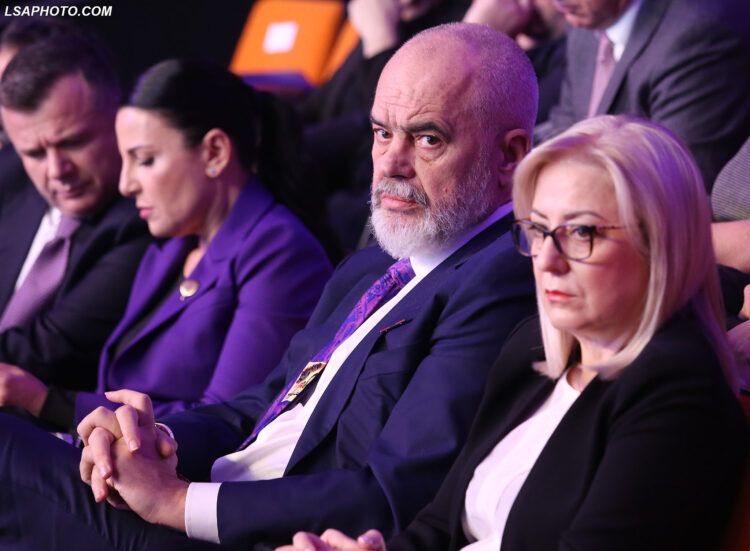 BIRN: Debati për bullizmin online nxjerr nga sirtari…