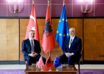 Takimi me ministrin turk, Rama: Një prej mendjeve më të…