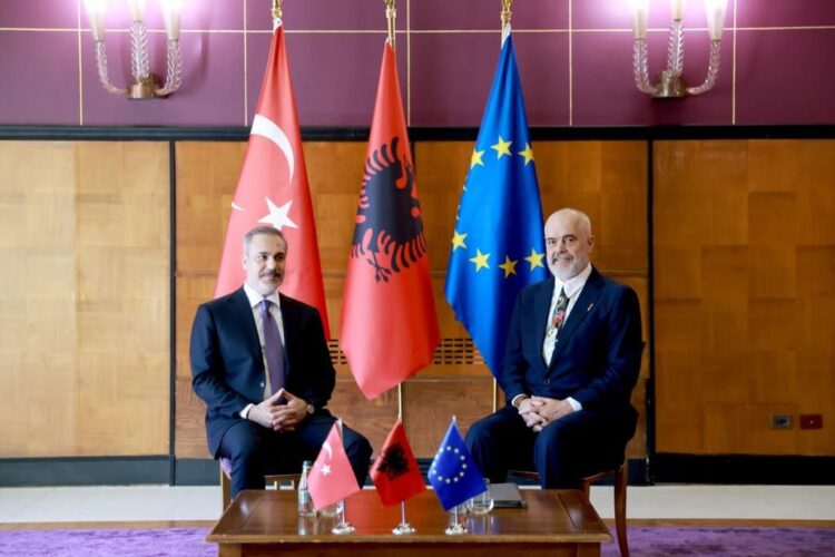 Takimi me ministrin turk, Rama: Një prej mendjeve më të…