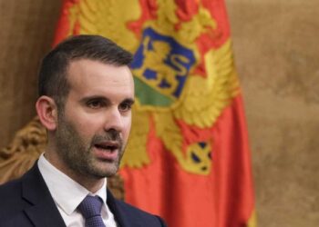 Dhuna ndaj tre shqiptarëve, ja reagimi i kryeministrit malazez…