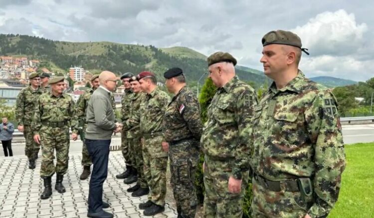 Ushtria serbe propozon rikthimin e shërbimit të detyrueshëm ushtarak