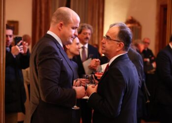 Begaj me diplomatët: Shqipëria do të ndjekë të njëjtën politikë të jashtme me BE e SHBA