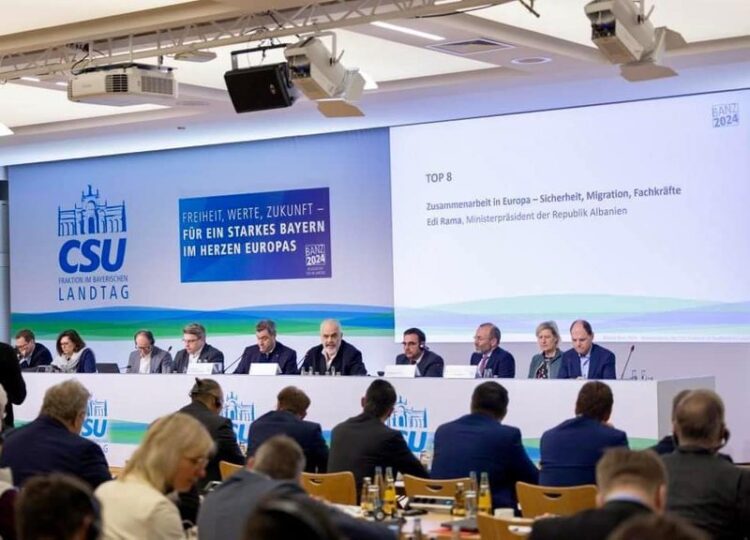 Takimi me kryeministrin bavarez, media gjermane: Rama u thirr për kampet e refugjatëve…