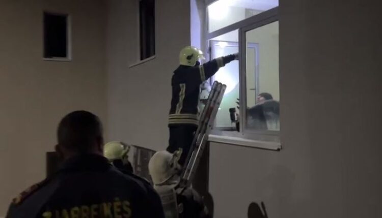 Zjarri në spitalin e Shkodrës, reagon Policia: Dyshohet se flakët u shkaktuan nga…