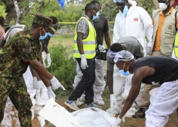 I detyroi të agjërojnë deri në vdekje, pastori akuzohet për 238 vrasje