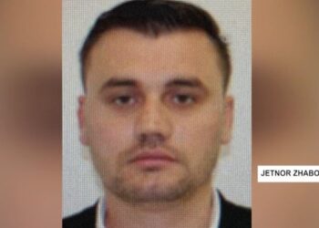 Historia e 35-vjeçarit që burgosi familjen në shtëpi me kamera