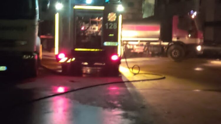 Një objekt përfshihet nga flakët, dyshimet e para…