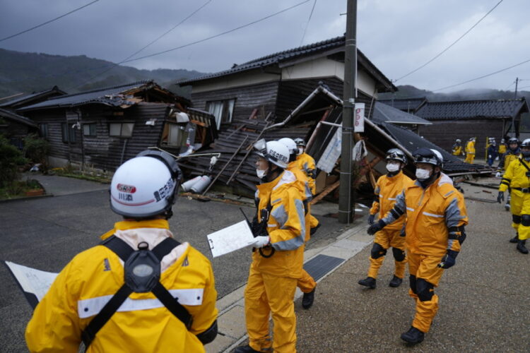 Tërmeti në Japoni, të mbijetuarit përballen me vështirësit e motit