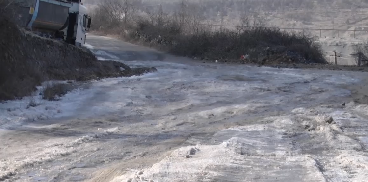 Akulli pushton aksin Burrel-Skuraj, shoferët apel: Të merren…