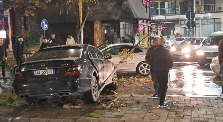 EMRI/ Aksidenti në Tiranë, prangoset 22-vjeçari