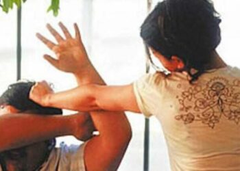 Dhunoi burrin dhe e bëri për spital, arrestohet gruaja