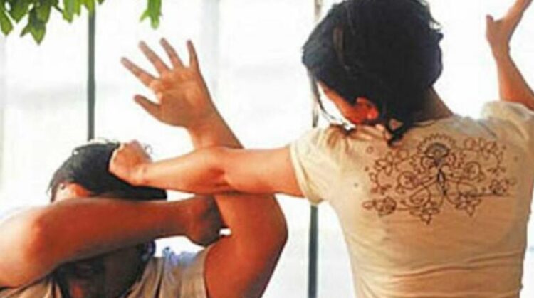 Dhunoi burrin dhe e bëri për spital, arrestohet gruaja