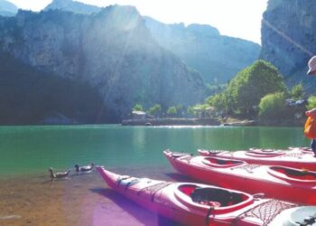 Shqipëria gati për turizëm të qëndrueshëm? Nga ndotja te riciklimi