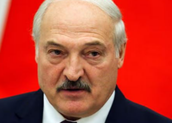Lukashenko me dorë të hekurt, firmos ligjin që e bën “Zot”