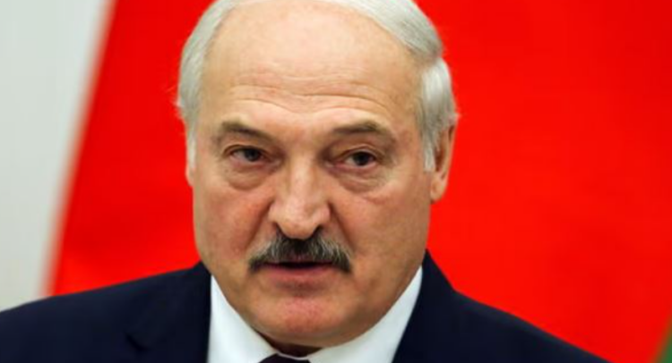 Lukashenko me dorë të hekurt, firmos ligjin që e bën “Zot”