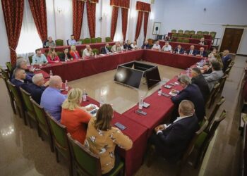 Nga Qeveria hije te “përplasja” Vokshi-Bardhi, ç’ndodhi në mbledhjen e grupit të PD