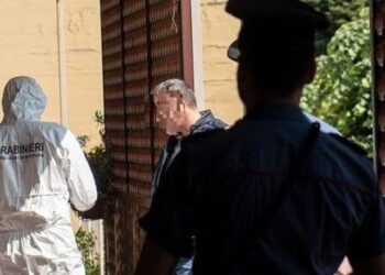 Ngjarja e rëndë trondit Italinë, djali vret me thikë babain e tij…