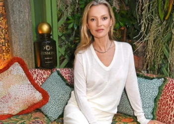 Kate Moss feston ditëlindjen, 50 vite mes dashurisë dhe modës