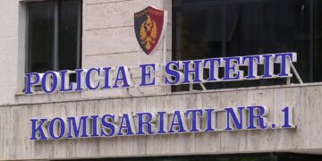 Vodhën në një qendër tregtare në Tiranë, ndalohen katër autorët