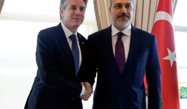 Blinken takohet me ministrin e jashtëm turk