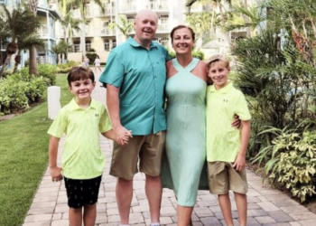 Vrasja në SHBA, përcillen në banesën e fundit shqiptarja dhe fëmijët