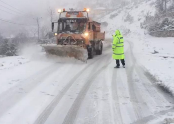 Bllokohen disa akse rrugore në Shkodër, shkak dëbora