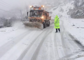 Moti i keq në Lezhë, disa zona pa energji elektrike