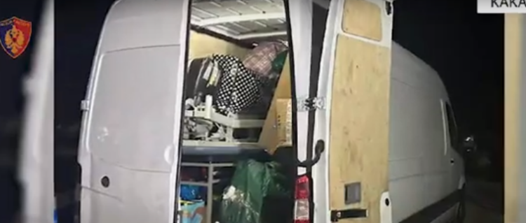 Ndalohet furgoni me pesticide për bimë narkotike, kapet shoferi