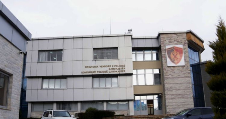 I hapën “Instagram” fals me emrin e saj, denoncon 22-vjeçarja