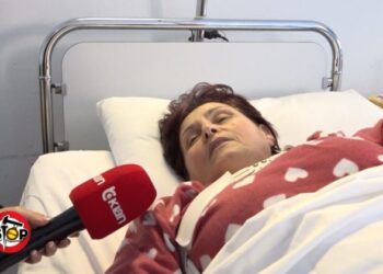 Sulmohet nga 10 qen rruge, gruaja përfundon në spital (Detajet)