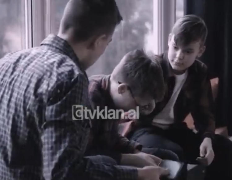 “Po s’e pive këtë, do të të therim”, 12-vjeçari vjedh 65 mln lekë (VIDEO)