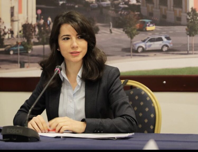 Presidenti Begaj dekreton Adea Pirdenin si ministre të Shtetit