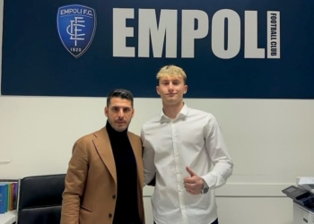 Shtohet “kolonia” e shqiptarëve, 18-vjeçari kuqezi firmos me Empolin