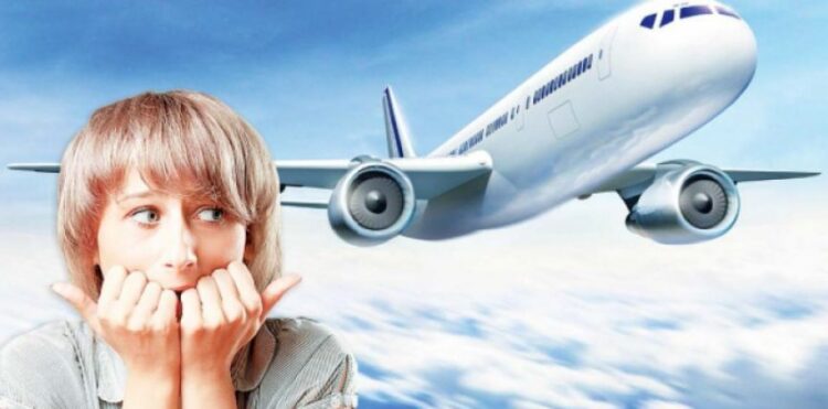 Keni frikë gjatë fluturimit? Ja si mund ta mposhtni
