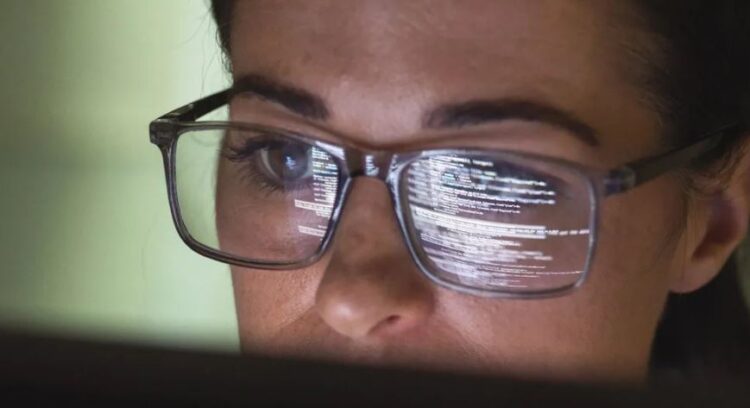 FMN: Inteligjenca artificiale do të “godasë” 40% të vendeve të punës