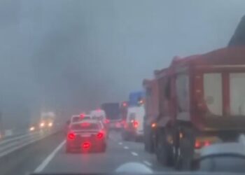 Përplasen disa makina në ‘Rrugën e Kombit’, një i plagosur