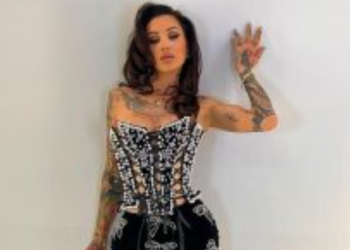 Alby nxjerr video intime nga “puna” si pornostare